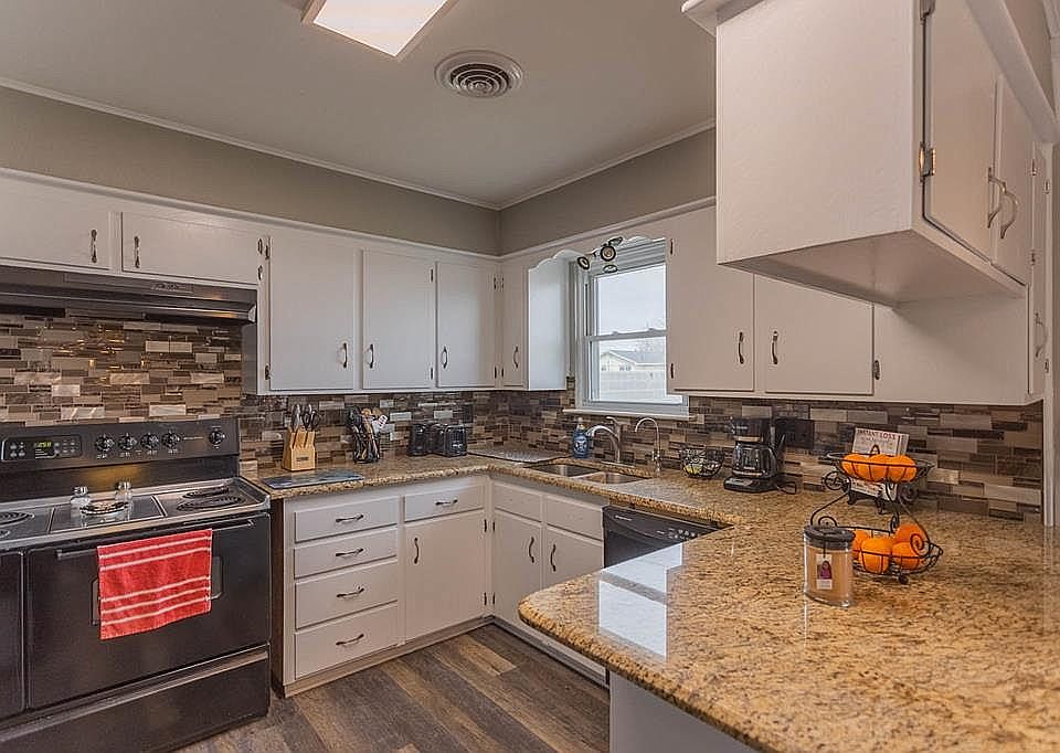 1st image of 4636 Locust Ave