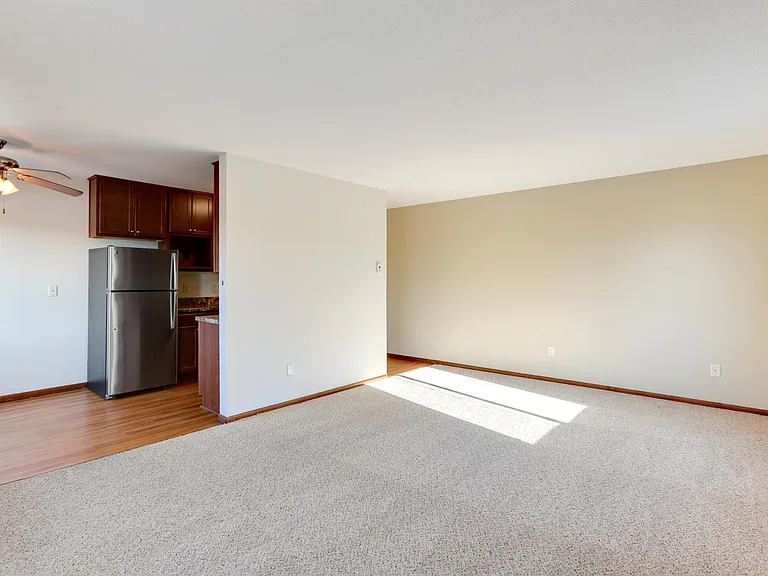 1122 Como Ave SE — Photo 5