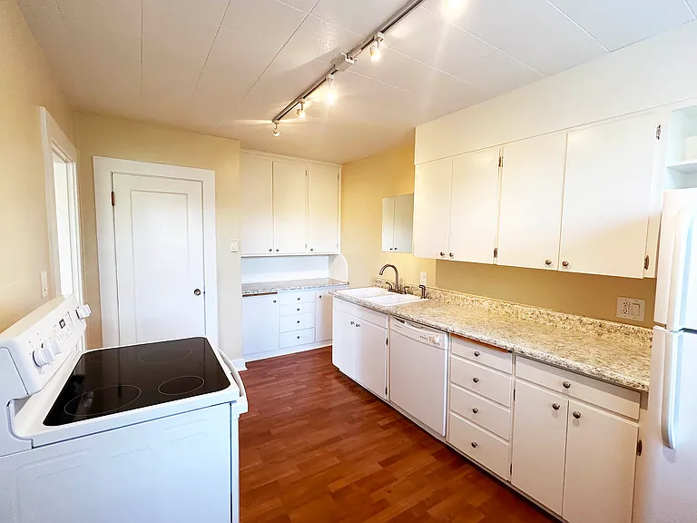Large Kitchen with Lots of Cabinet/Counter Space, Room for a Dinette Table