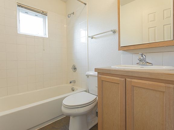 811 20th Street Bathroom