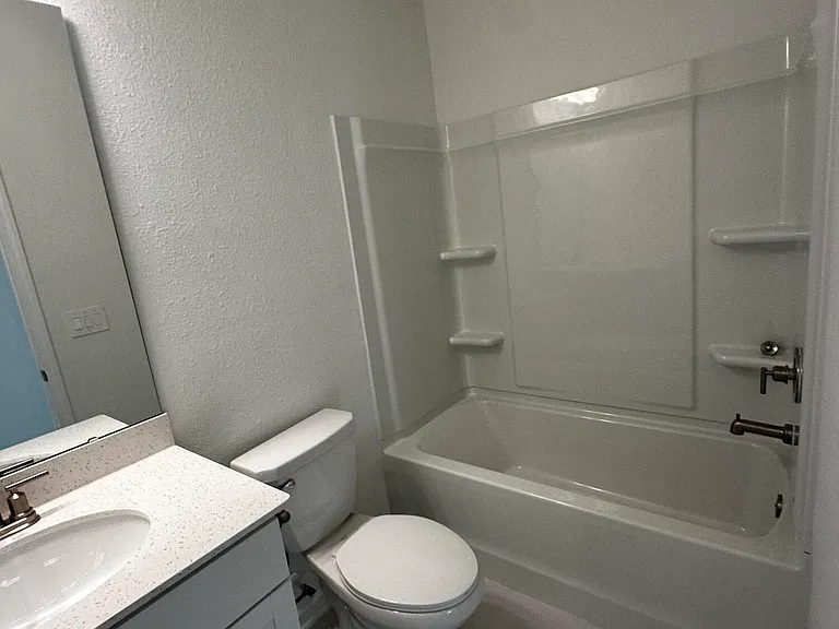 545 Brandon Lakes Dr — Photo 34