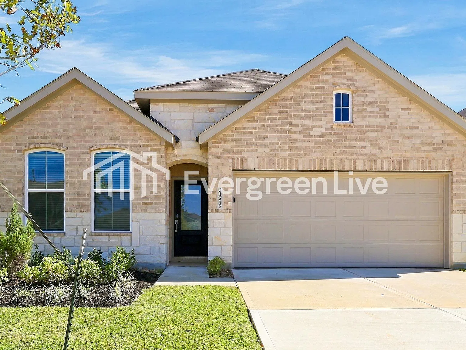 4 bed, 3.0 bath, 2290 sqft, $2,045 — Photo 1