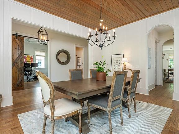5th image of 1264 Hayes Dr SE