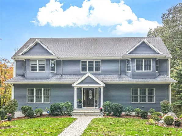 18 Crystal Hill Ter, Westwood, MA 02090