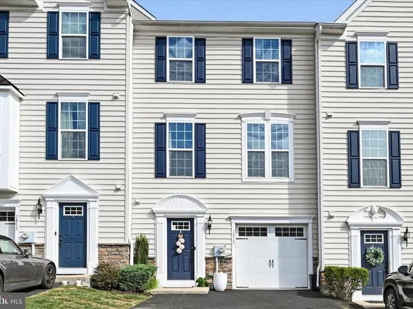 1815 Honeysuckle Ct, Downingtown, PA 19335