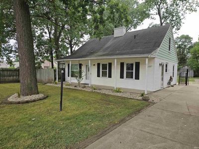 1147 N Hickory Rd, South Bend, IN, 46615