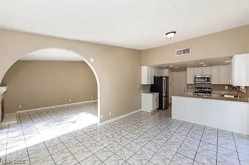 3 bed, 2.0 bath, 1645 sqft, $1,175 — Photo 4