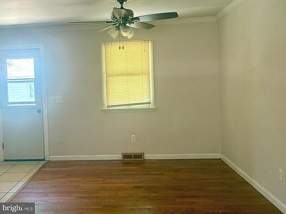 5th image of 259 E Chatsworth Ave
