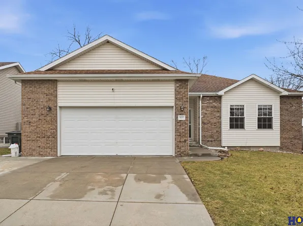8111 Elizabeth Dr, Lincoln, NE 68505