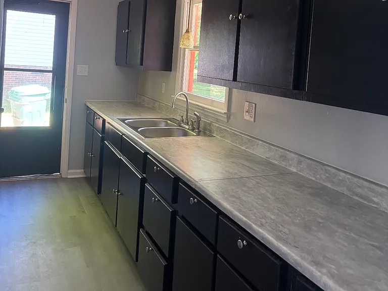 323 Coach Hill Dr — Photo 4