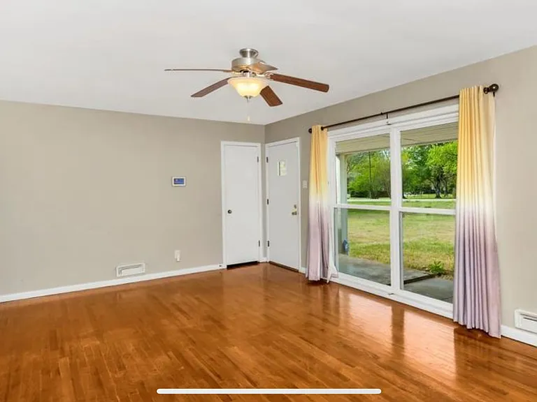 806 E Forrest St — Photo 3