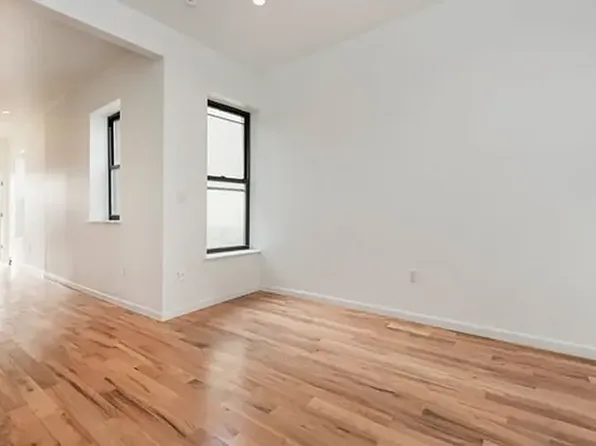 552 Gates Avenue image 1 of 4