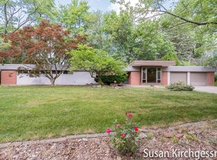 1129 Idema Dr SE, East Grand Rapids, MI