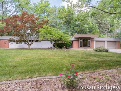 1129 Idema Dr SE, East Grand Rapids, MI, 49506