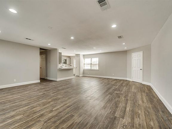 3rd image of 906 Quincy Dr