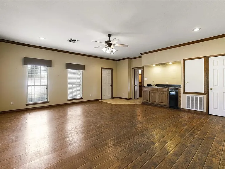 14810 Beal Dr — Photo 3