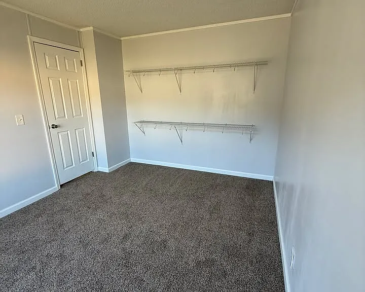 209 Roxbury Cir — Photo 7