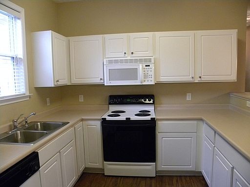 5th image of 4424 Pine Hollow Dr
