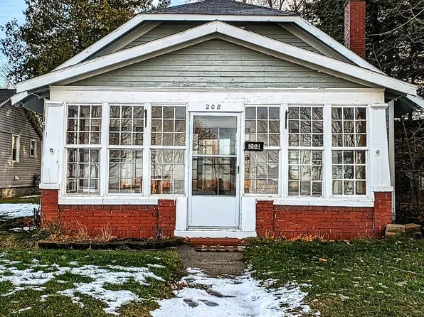 208 N Lakeshore Dr, Ludington, MI 49431