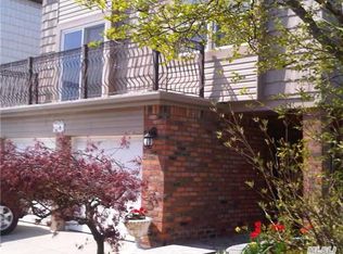 1516 215th St, Bayside, NY 11360