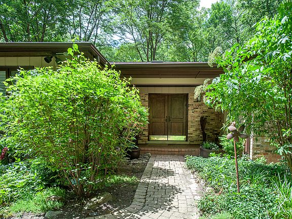3rd image of 474 White Oak Ln