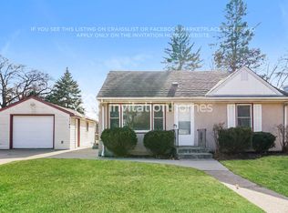 1140 Laurie Rd W, Roseville, MN 55113