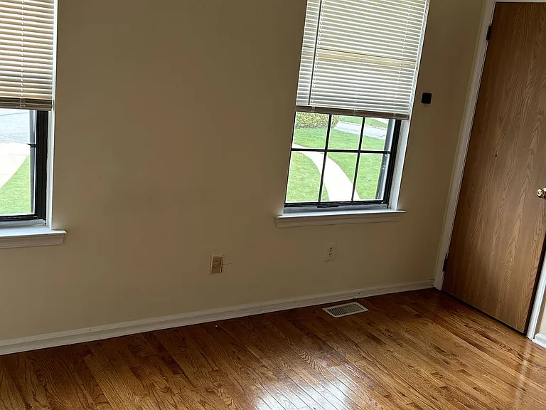 2304 Deerfield Dr — Photo 9