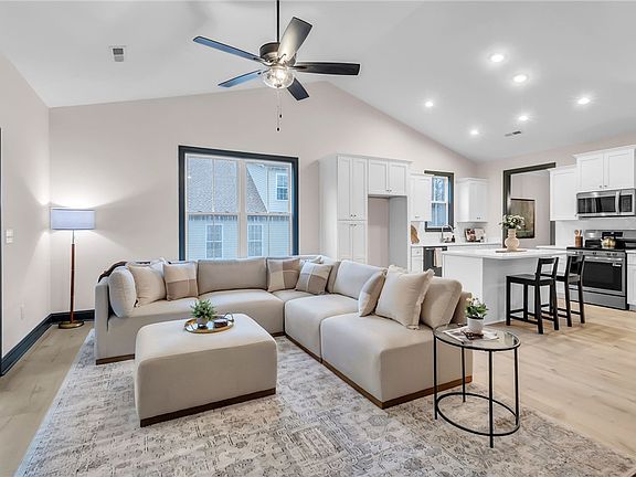 5th image of 26 Fisher Jenkins Rd