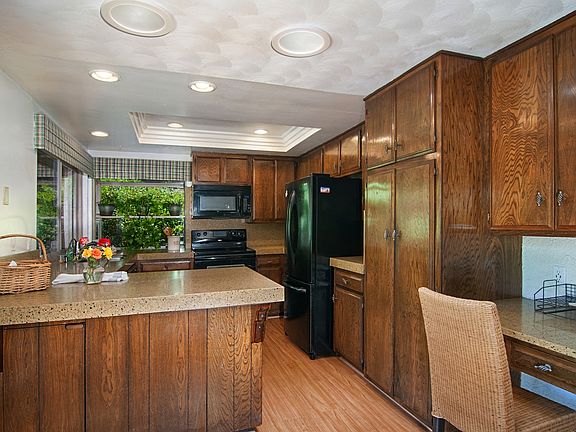 5th image of 913 Cypress Dr