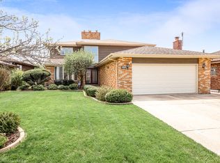 5725 W 101st Pl, Oak Lawn, IL