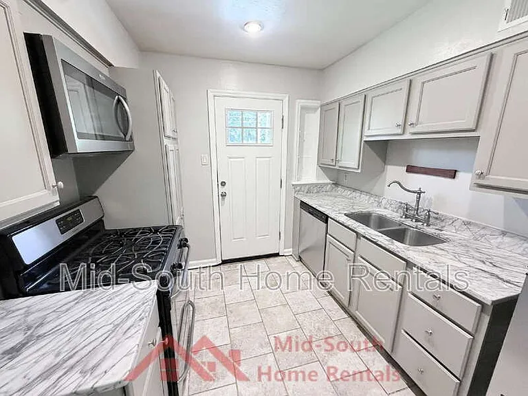 1060 Paul Pl — Photo 6