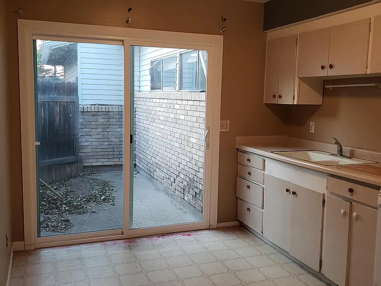 1752 S 440 W — Photo 5
