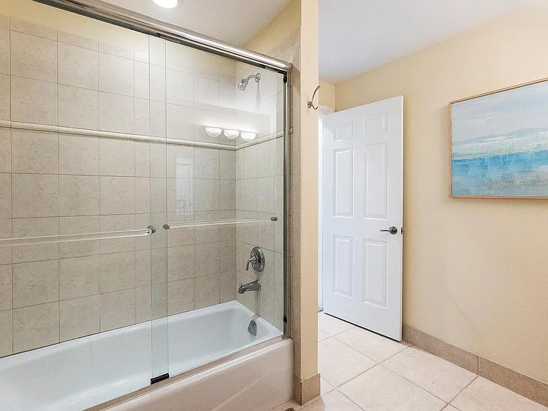 1421 NE 26th Ave — Photo 24
