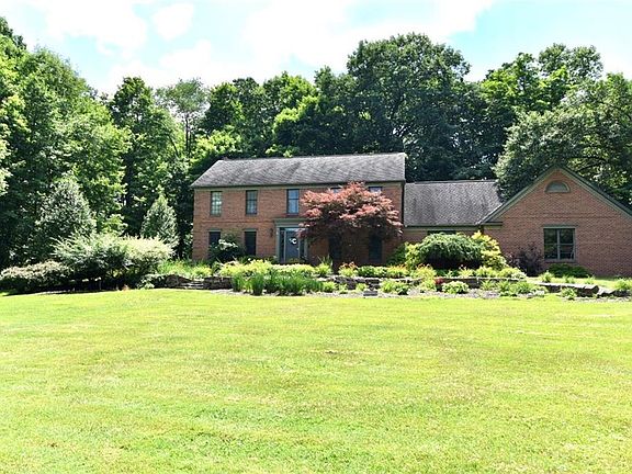 2nd image of 5486 Woodland Pl