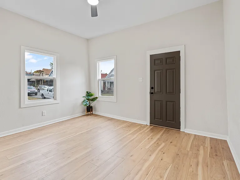 515 Elizabeth Ave #3 — Photo 2