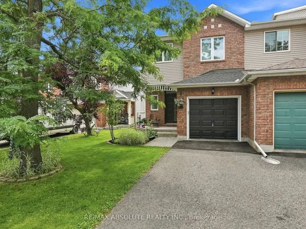 26 Milner Downs Cres, Ottawa, ON K2M 2S3
