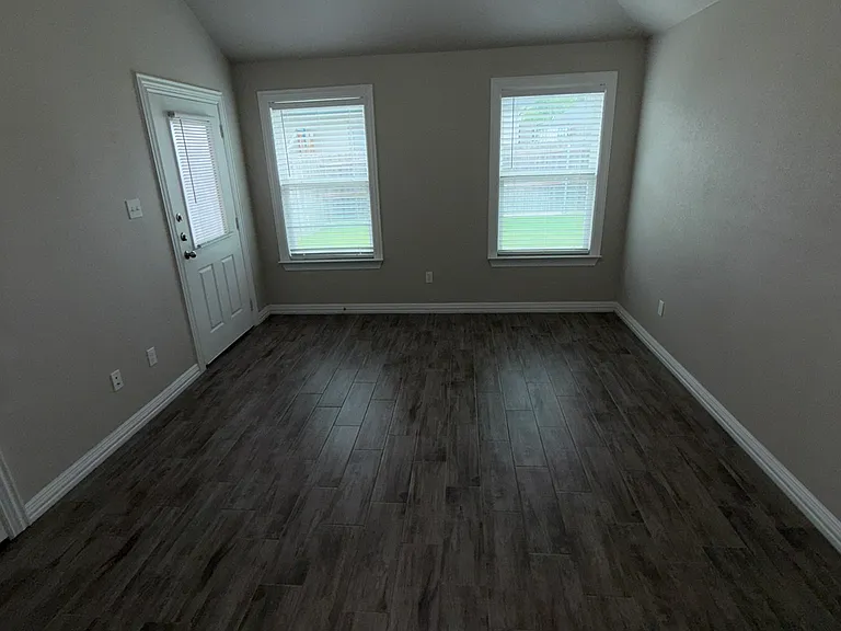 3344 Berkshire Dr — Photo 7