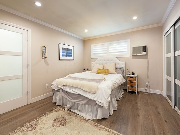 4th image of 938 Palm Ave #202