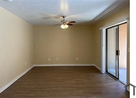2 bed, 950 sqft, $1,210 — Photo 2