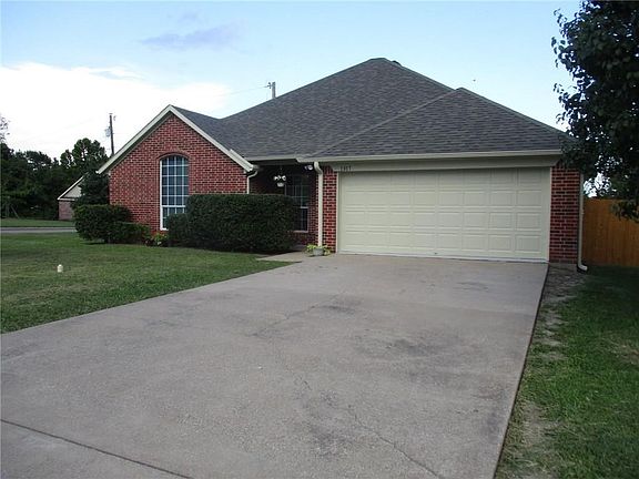 2nd image of 1017 Oak Grove Ln