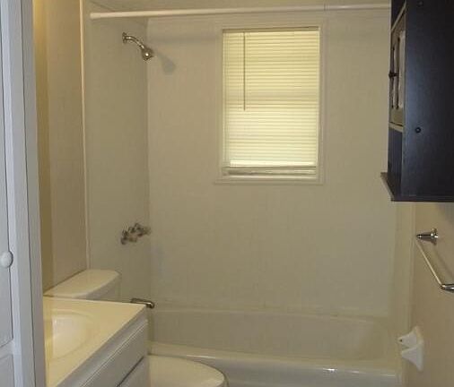 4th image of 5319 Burbank St