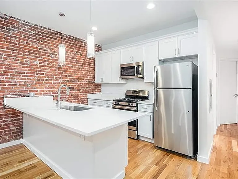 512 Park Ave #2F — Photo 4