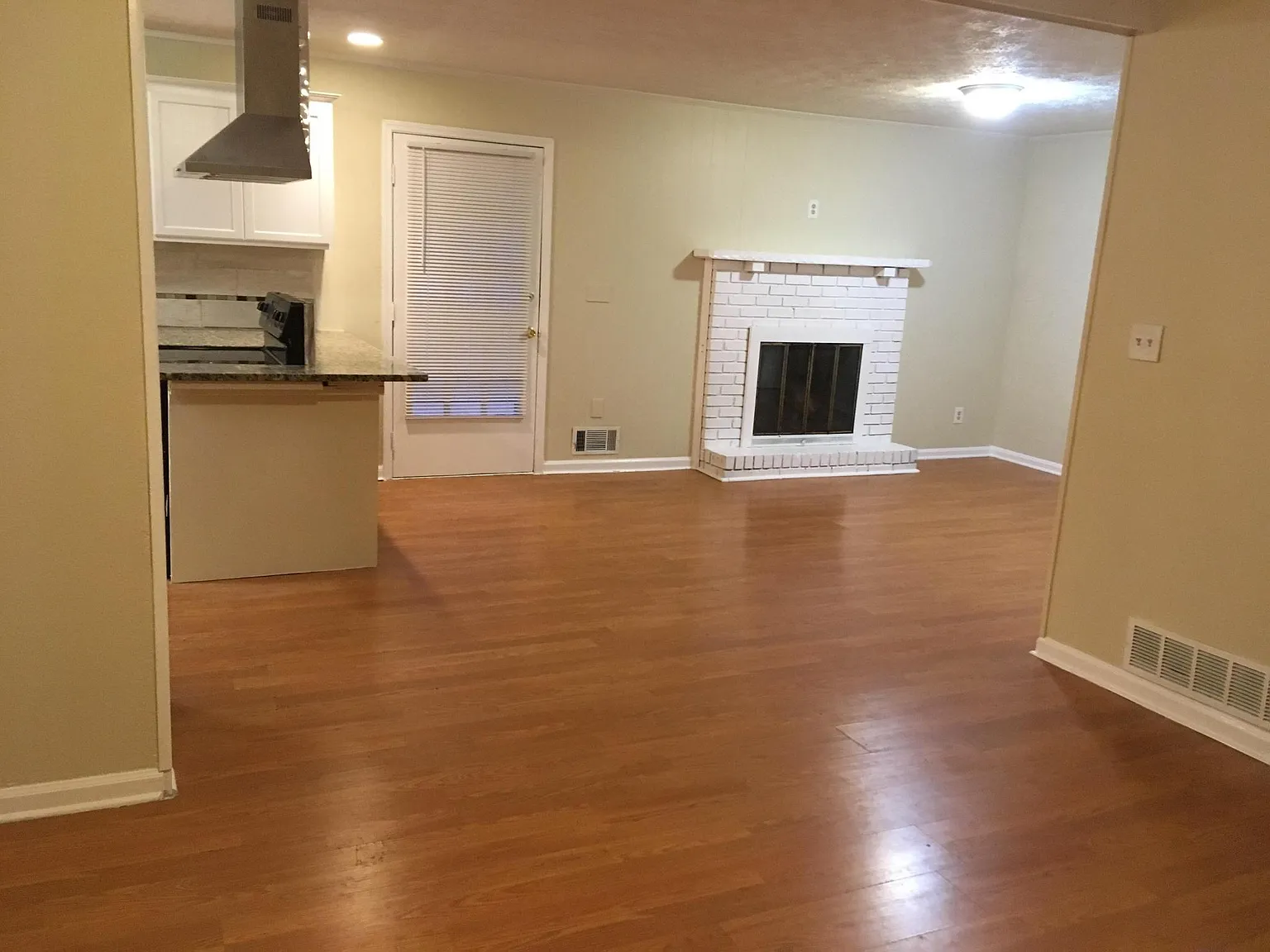 3 bed, 1340 sqft, $1,945 — Photo 3