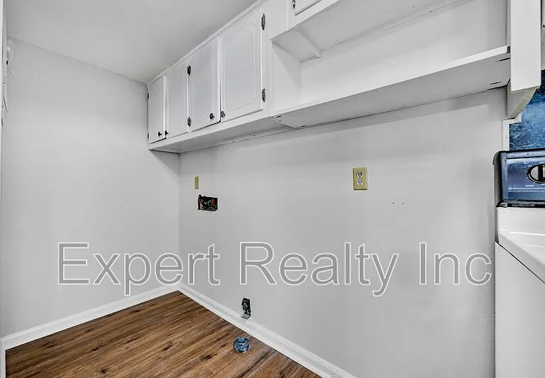 822 Linbard Ln — Photo 17