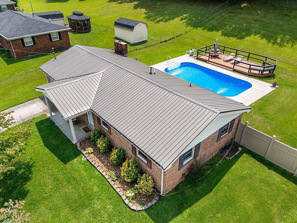 1st image of 732 Oaklawn Cir