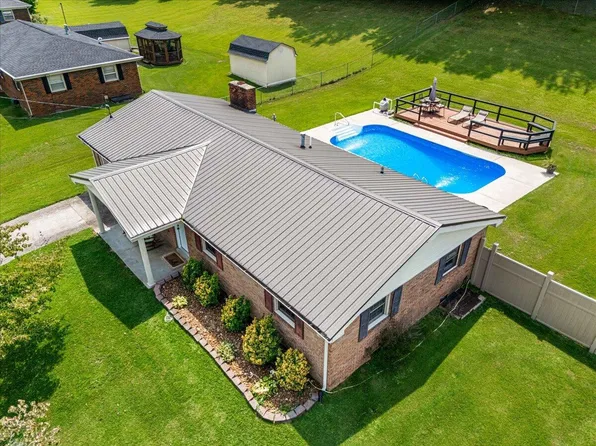 732 Oaklawn Cir, Corbin, KY 40701