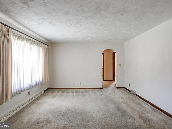 3rd image of 718 Elkwood Dr
