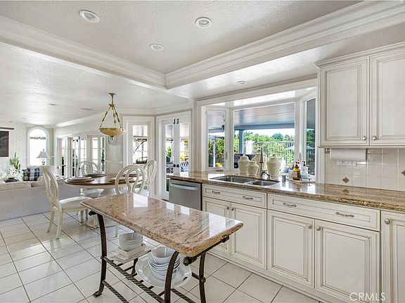 2nd image of 1736 Peacock Ln