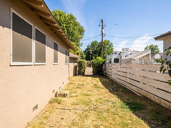 3rd image of 321 Antelope Blvd