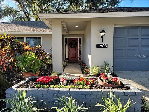 2nd image of 605 Knollwood Dr